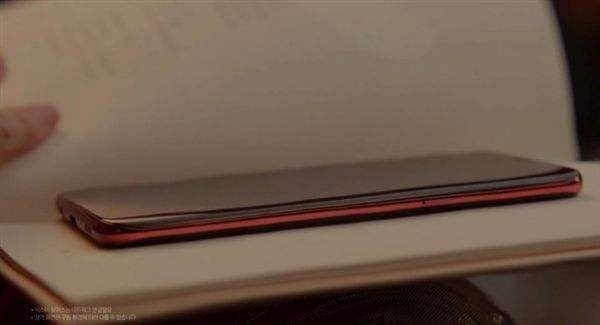 Samsung S8 maple leaf red or 26, 4999 yuan.